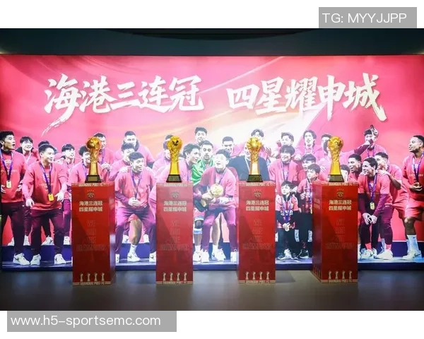 上海海港在中超联赛第29轮中以三球优势战胜浙江俱乐部绿城展现强劲实力 上海海港在中超联赛第29轮中以三球优势战胜浙江俱乐部绿城展现强劲实力