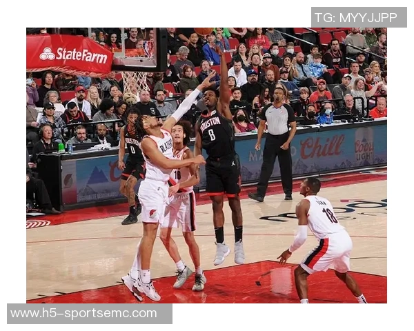 克洛尼首节火力全开四记三分狂砍13分1板1断展现神准外线能力 克洛尼首节火力全开四记三分狂砍13分1板1断展现神准外线能力